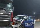 Chepes: Impactó móvil policial contra camion de empresa local, con tres heridos de consideración.