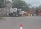 Conductor de una camioneta intentó evitar un choque frontal y terminó volcando