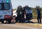 Turistas volcaron en Ruta 40 y fueron asistidos por una ambulancia que pasaba por el lugar
