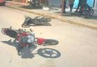 Chepes: dos motos chocan de frente por esquivar control policial