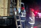 Chepes: rápida intervención de bomberos voluntarios extingue incendio en un camión