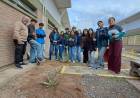 Estudiantes y docentes de la E.P.E.T. Nº1 dejaron una huella verde que trasciende el aula y se proyecta hacia el futuro.