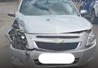 Choque entre una camioneta y un automóvil dejó importantes daños materiales