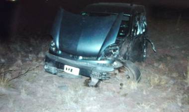 Chepes: Accidente entre un camión y un utilitario. Una joven sufrió traumatismo de cráneo y se encuentra internada en el Vera Barros.