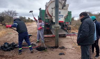 Chepes: Realizan limpieza y mantenimiento de cloacas.