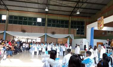 Chepes: En las escuelas Normal y 255 prometieron lealtad a la bandera nacional.