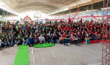 La estudiantina 2022 “Un sueño x Un sueño” hizo vibrar a Chepes.