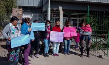 Chepes: Madres de alumnos de la Escuela Especial “Roberto Saúl”, reclaman por varias falencias.
