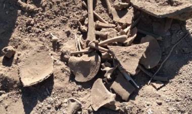 En la localidad de Chelcos: Se encontraron restos fósiles que serian Prehispánicos.