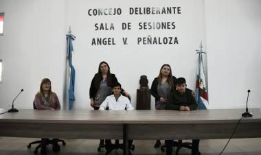 Chepes: Alumnos de 6° grado de la escuela N° 255 Joaquín V. González participaron de la sesión.