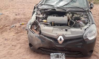 Patquía: Volcó un auto a la altura de Río Paganzo.