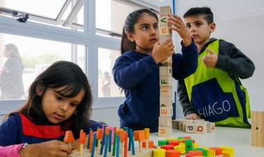 El gobernador Quintela dejó inaugurado el Jardín N° 88 en barrio Virgen del Valle.