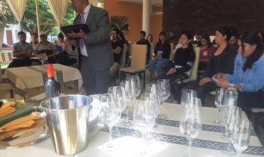 Exitosa capacitación del sector gastronómico en Chepes.