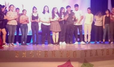 Alumnos de escuelas de Chepes expresaron su arte escénico.