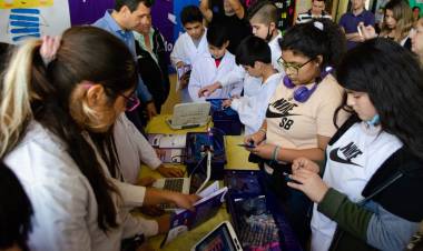 Estudiantes de la Escuela Nº54 Provincia de Buenos Aires trabajan con proyectos de Robótica.