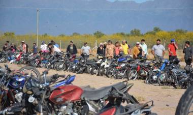 Realizan el remate de vehículos retenidos por el estado provincial.