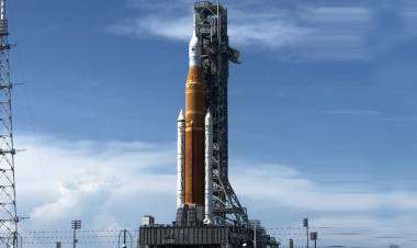 La NASA intentará lanzar su cohete más poderoso a la Luna tras varios atrasos.