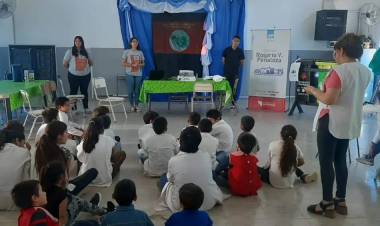 Continuan los talleres de sensibilizacion de separación de residuos en el interior departamental.