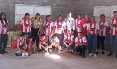 Por la gestión del Club Estudiantes de la Plata, el MDS entregó alimentos a Estudiantes El Tala de Chepes.