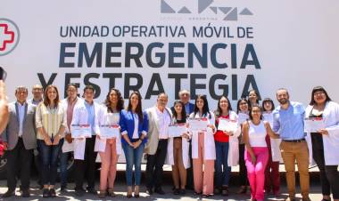 El gobernador Ricardo Quintela anunció aumento en las guardias médicas y la reconstrucción del Hospital de Catuna.