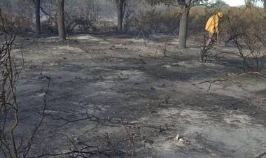 Quema de pastizales a un kilómetro de Chelcos.