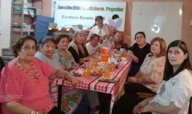 Café Literario: Organizado por la Biblioteca Popular “Prof. Rasmia Saddi”.