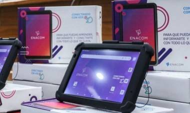 Chepes: El diputado Godoy anunció la entrega de 211 tablets.