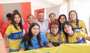 Se otorgan becas a los medallistas de los Torneos EVITA.