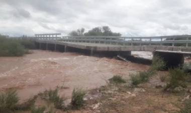 Informan nueva ruta de transitabilidad y cortes por crecida de ríos.