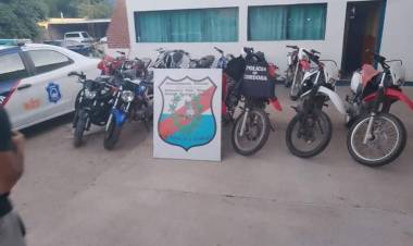La policía de La Rioja junto a la policía de Córdoba recuperaron 14 motocicletas.