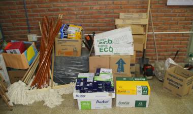 Chepes: Municipio junto a Diputados Provinciales entregan insumos a escuelas para el Ciclo Lectivo 2023.