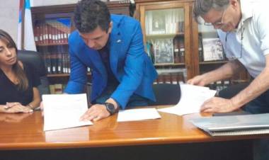 El gobierno defendió su política salarial y acusó a AMP de incumplir acuerdo paritario.