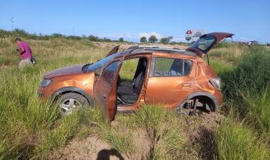 Volcó un auto por Ruta Nacional 79.