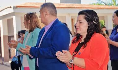 Villa Casana: La Diputada Laura Carrizo acompañó el acto de inicio del ciclo lectivo 2023.