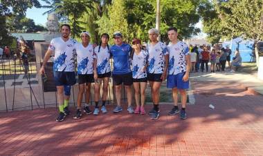 Atletas de Chepes en lo alto del podio en la localidad de Olta.