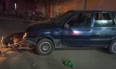 Chepes: Choque entre auto y motocicleta en barrio YPF.