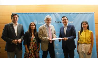 Firman importante acuerdo para el desarrollo científico y académico en La Rioja.