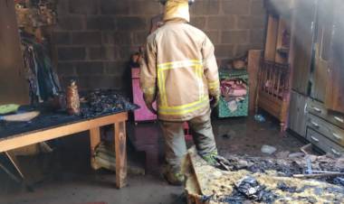 Se incendió una vivienda y sufrió perdidas importantes en el asentamiento 1º de Diciembre.