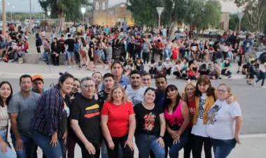 Villa Chepes: Jóvenes expusieron ideas e inquietudes a candidatos.