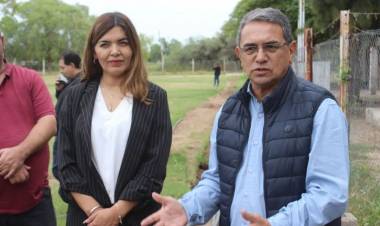 Antonio Godoy visito la cancha de Estudiantes El Tala por el avance del Sistema de Riego.