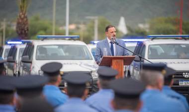 El gobernador Quintela entregó 50 móviles policiales a las fuerzas de seguridad.