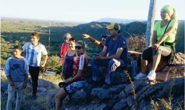 Villa Chepes: Viernes Santo con trekking, ascenso al cerro, visitas guiadas al museo y templo historico.
