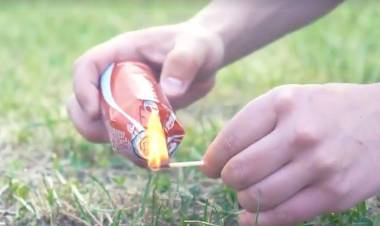 Milagro: A un joven se le explotó una bomba de estruendo en la mano.