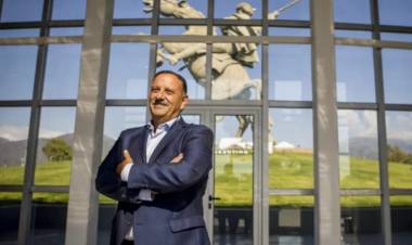 El gobernador Ricardo Quintela fue internado en la noche del sábado en la clínica INCOR.