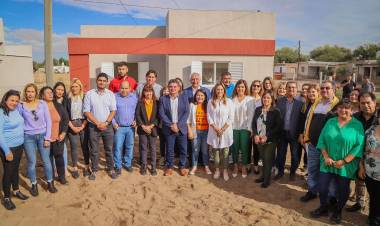 Chepes: el Gobierno entregó viviendas y equipamiento para el sistema sanitario. 