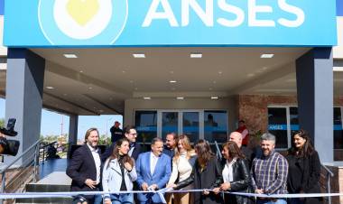 Capital: El gobernador inauguró nueva oficina de ANSeS en el Parque de la Familia.