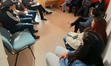 Reunión con beneficiarios del programa entrenamiento laboral.
