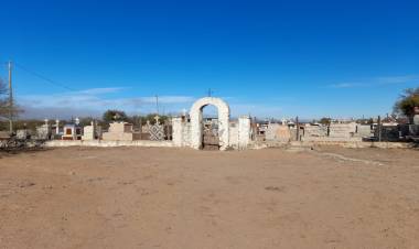 Villa Casana: limpieza y mantenimiento del cementerio local