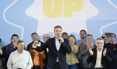 La Rioja recibió a Sergio Massa y Agustín Rossi en el Superdomodo para apoyar a "Unión por la Patria"