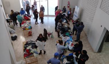 Chepes: fundación "Ropa por Remedio" estuvo este miercoles en el multiespacio "Luis Ángel Oviedo"